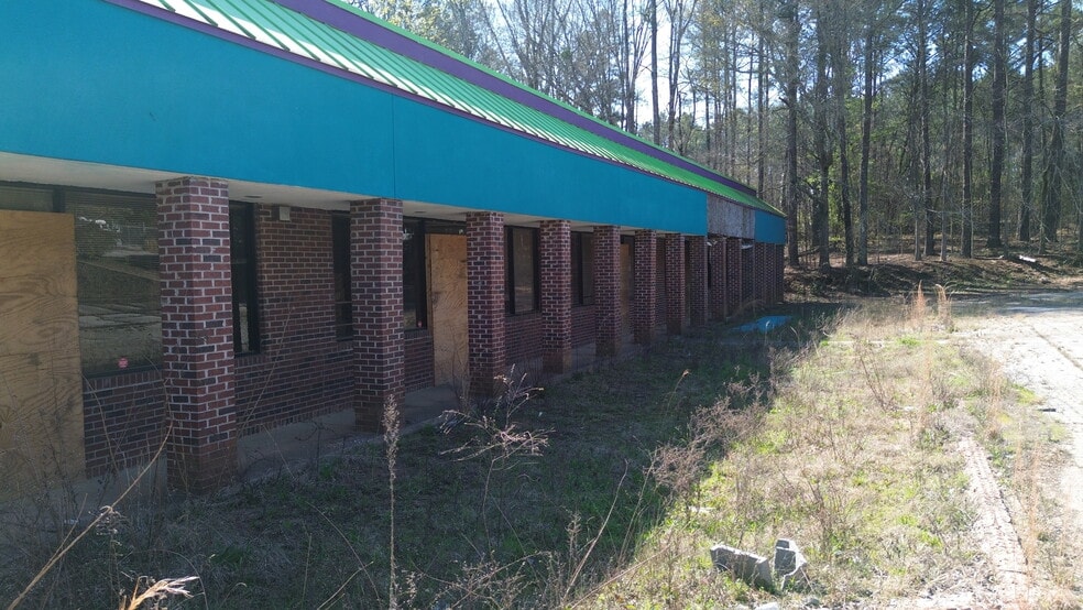 More Photos Of 106 Commerce St, Fayetteville Storefront Retail Office For Sale