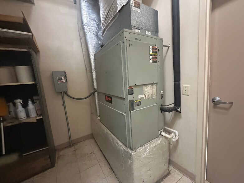 More Photos Of 645 Lucy Black Rd, Bolivar Office Residential For Sale