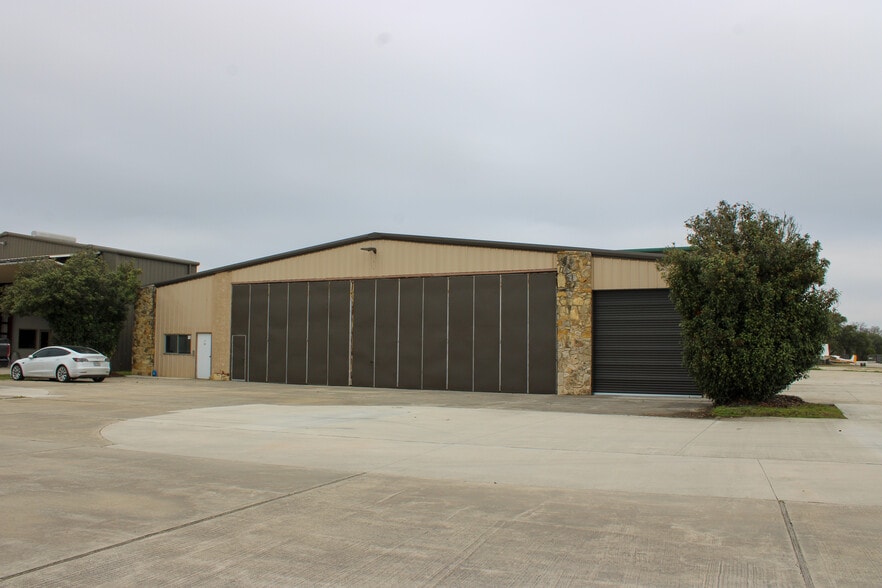 More Photos Of 28120 Boerne Stage Rd, Boerne Airplane Hangar For Sale
