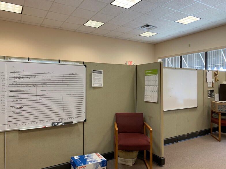 More Photos Of 108-A Governor Trimble, Hillsboro Flex For Lease