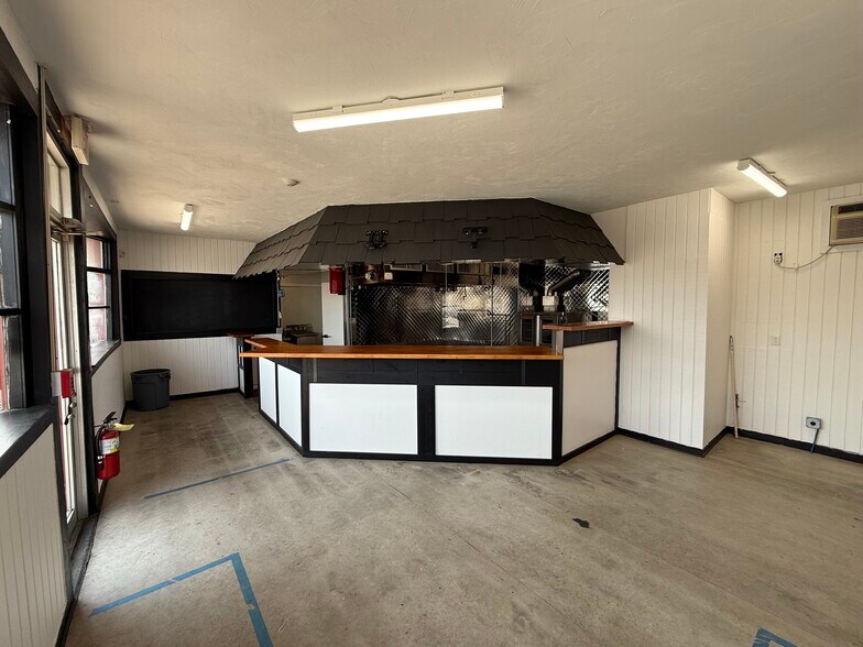 More Photos Of 433 Main St, Wilmington Freestanding For Lease