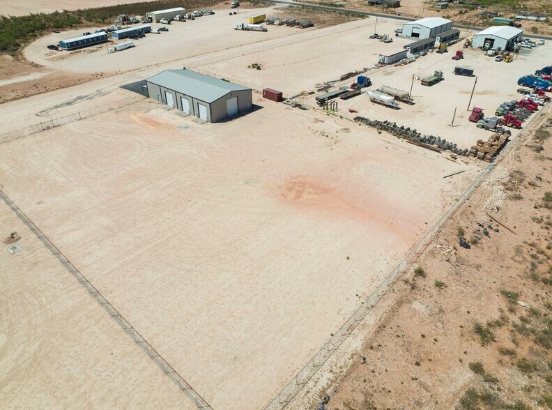 More Photos Of 14050 W Silver Fox Trl, Odessa Warehouse For Lease
