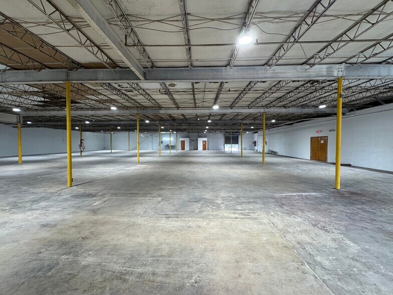 More Photos Of 3601 NW 54th St, Miami Warehouse For Lease