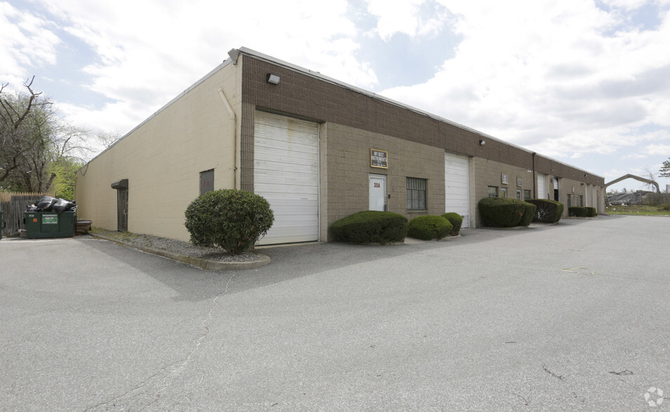 Primary Photo Of 35 Corbin Ave, Bay Shore Warehouse For Lease