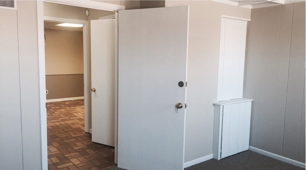 More Photos Of 14076 E Nine Mile Rd, Warren Warehouse For Lease