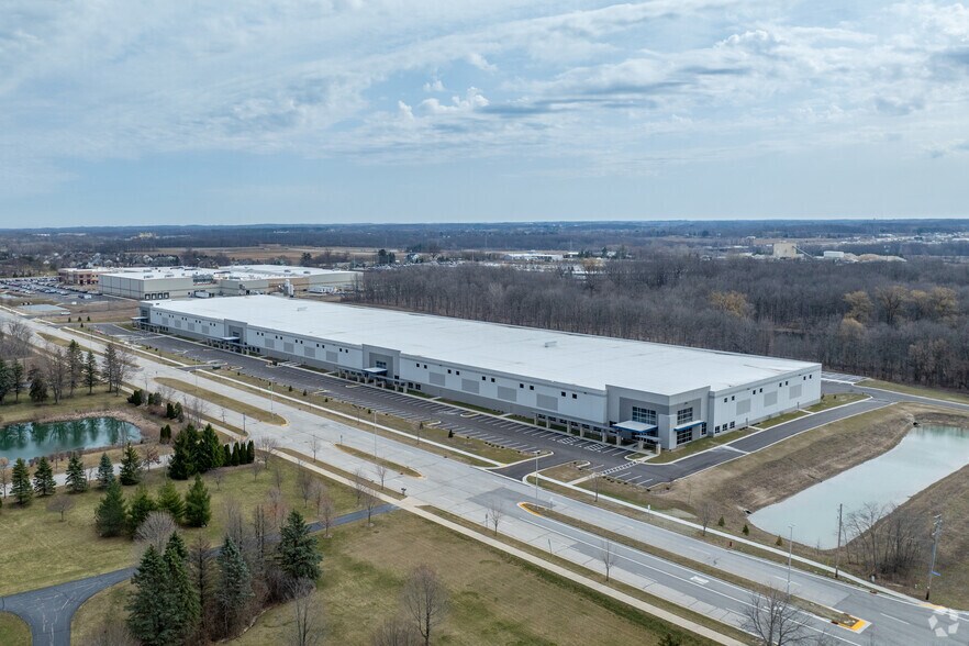 More Photos Of 10343 S Hickory St, Franklin Warehouse For Lease