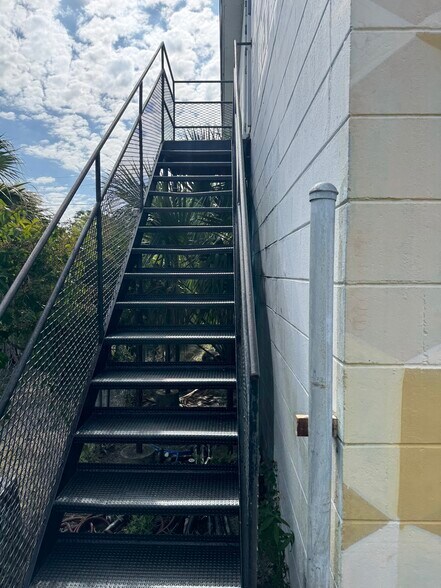 More Photos Of 2655 6th Ave S, Saint Petersburg Manufacturing For Lease