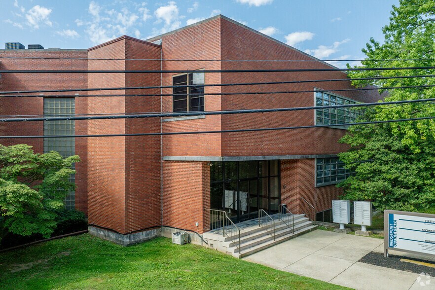 More Photos Of 408 E 4th St, Bridgeport Office For Lease