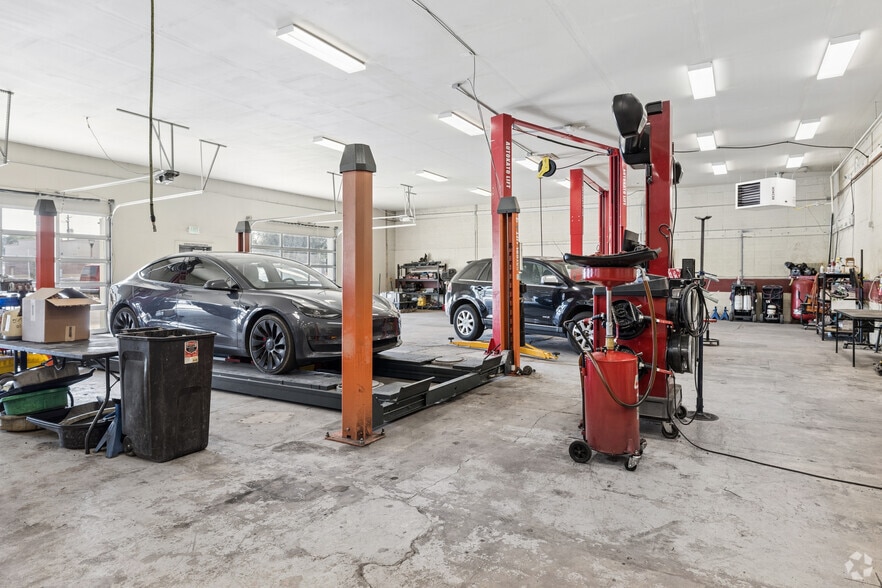 More Photos Of 221 11th Ave N, Nampa Auto Repair For Sale