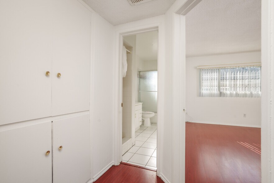 More Photos Of 406 S St Andrews Pl, Los Angeles Apartments For Sale