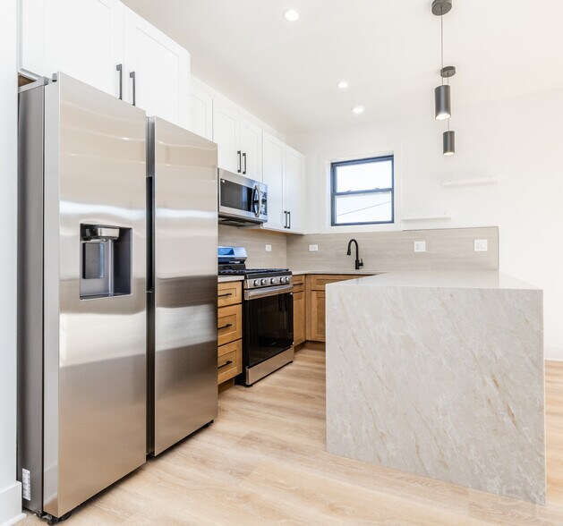 More Photos Of 2941 W Wilcox St, Chicago Apartments For Sale