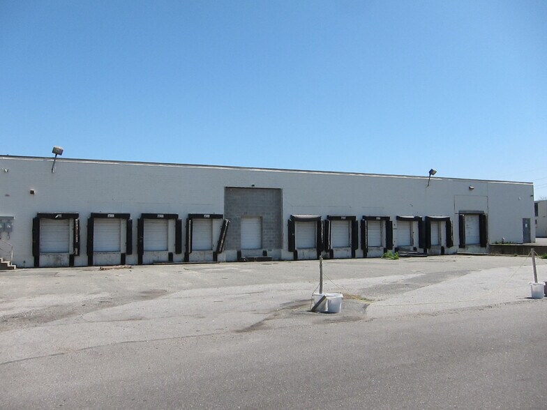More Photos Of 7 Sidney Ct, Lindenhurst Warehouse For Sale