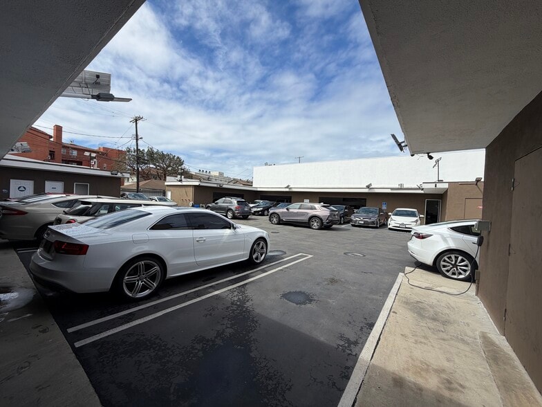 More Photos Of 5716 W Manchester Ave, Los Angeles Office For Sale