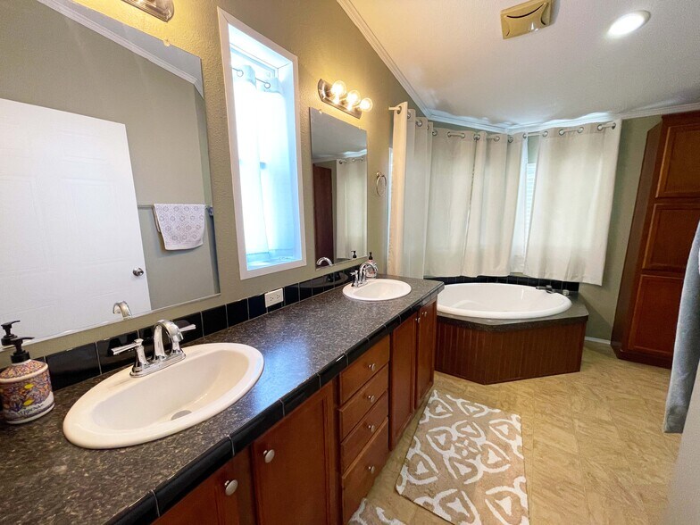 More Photos Of 25338 US Highway 270, Woodward Trailer Camper Park For Sale