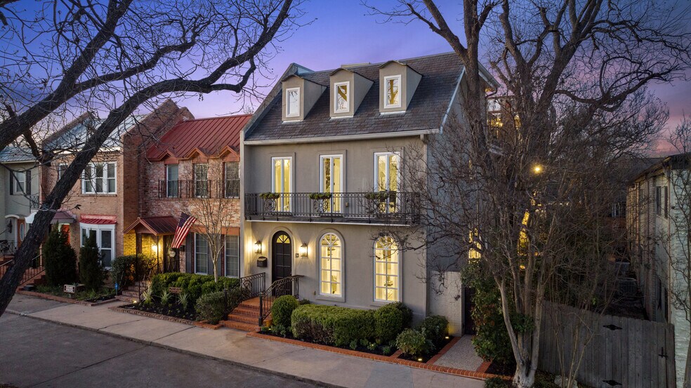 More Photos Of 1810 W 35th St, Austin Specialty For Sale