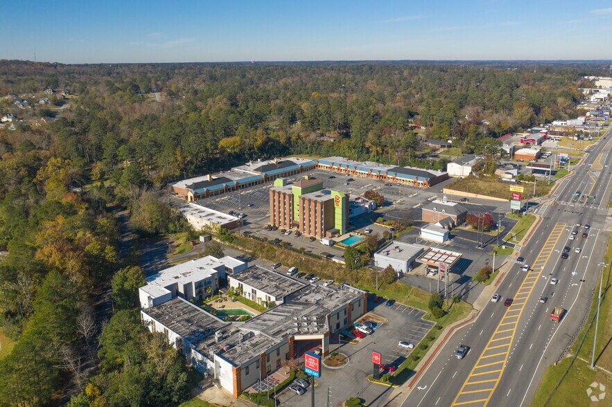 More Photos Of 2720 Riverside Dr, Macon-Bibb Hotel For Sale