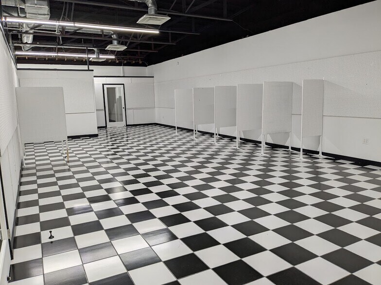 More Photos Of 717 Walnut St, Columbus Storefront Retail Office For Sale