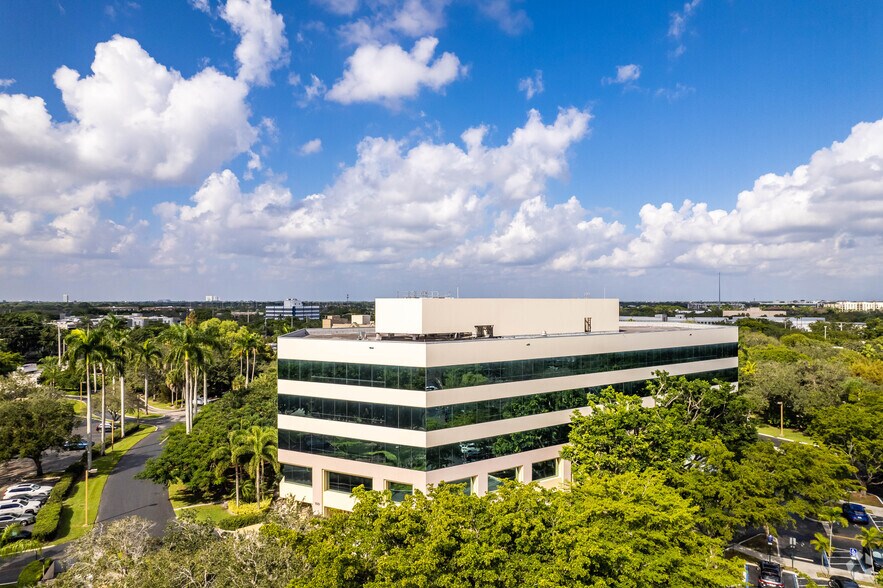 More Photos Of 150 S Pine Island Rd, Plantation Office For Lease