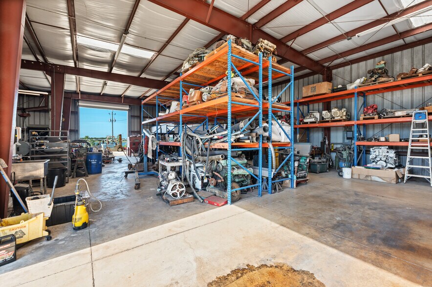 More Photos Of 2640 Avenue of the Americas St, Englewood Warehouse For Sale