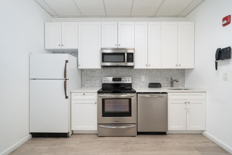 More Photos Of 358-360 1st St, Hoboken Medical For Lease