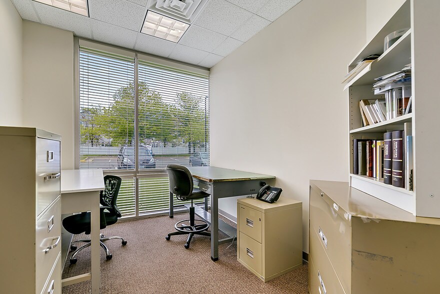 More Photos Of 4229 Lafayette Center Dr, Chantilly Business Park For Lease