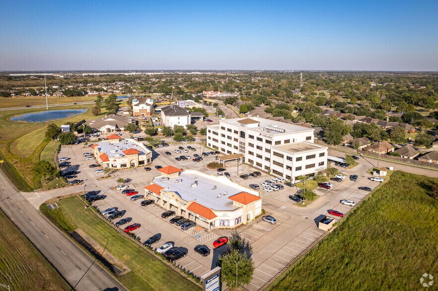 More Photos Of 1910 -1920-1930 Country Place Pky, Pearland Unknown For Lease