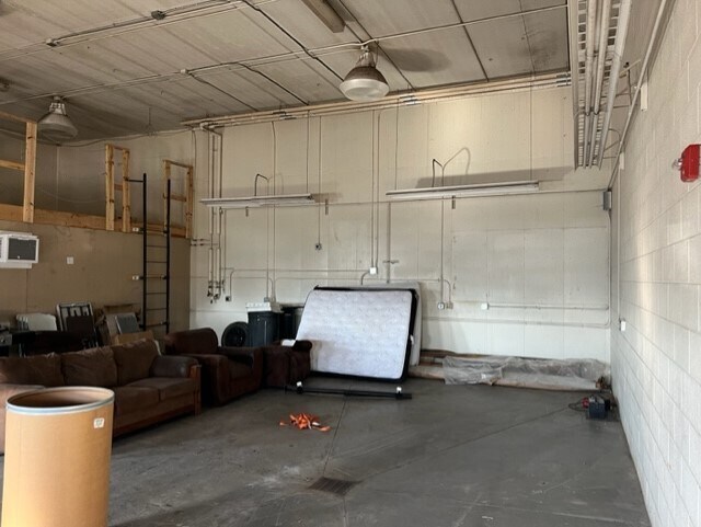 More Photos Of 3075 N Plaza Dr, Rapid City Distribution For Lease