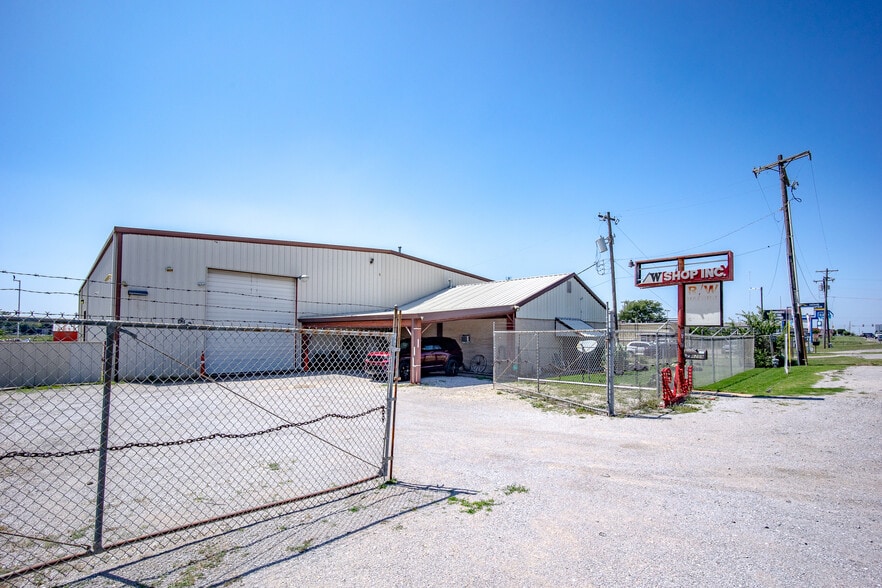 More Photos Of 6209 S Shields Blvd, Oklahoma City Manufacturing For Sale