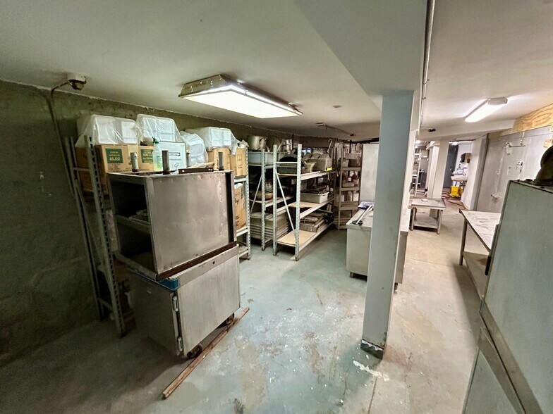 More Photos Of 3400 W Evergreen Ave, Chicago Storefront Retail Residential For Lease