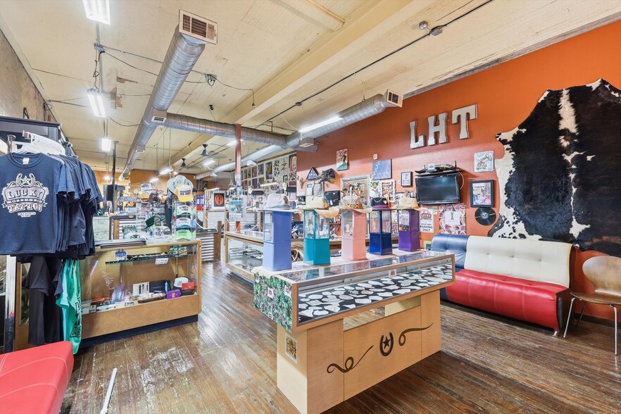 More Photos Of 1426 N Main St, Fort Worth Storefront Retail Office For Lease