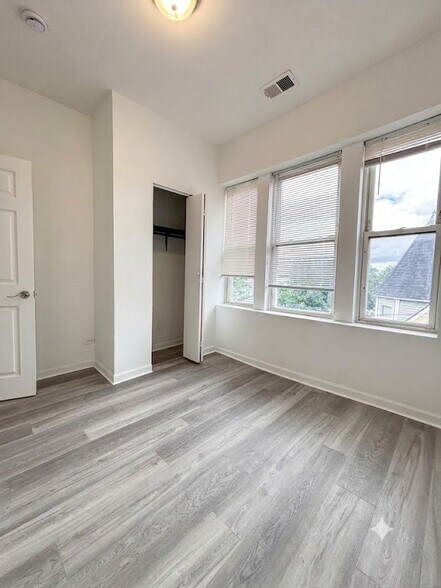 More Photos Of 5322 W Washington Ave, Chicago Apartments For Sale