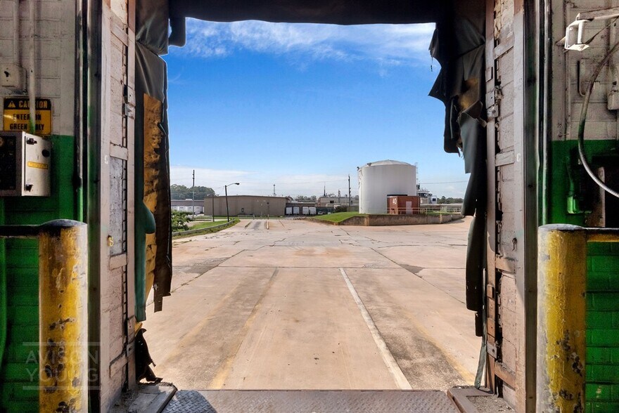 More Photos Of 300 S Main St, Mauldin Warehouse For Sale
