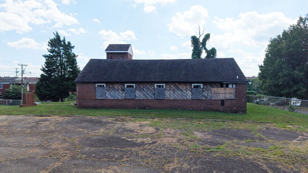 More Photos Of 1326 N Main St, Winston-Salem Specialty For Sale