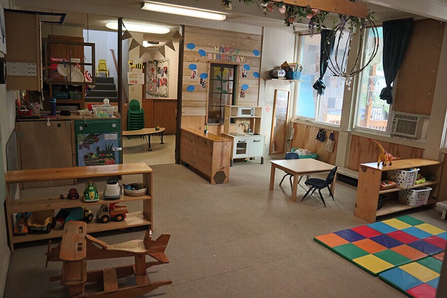 More Photos Of 1244 W 17th Ave, Eugene Daycare Center For Sale