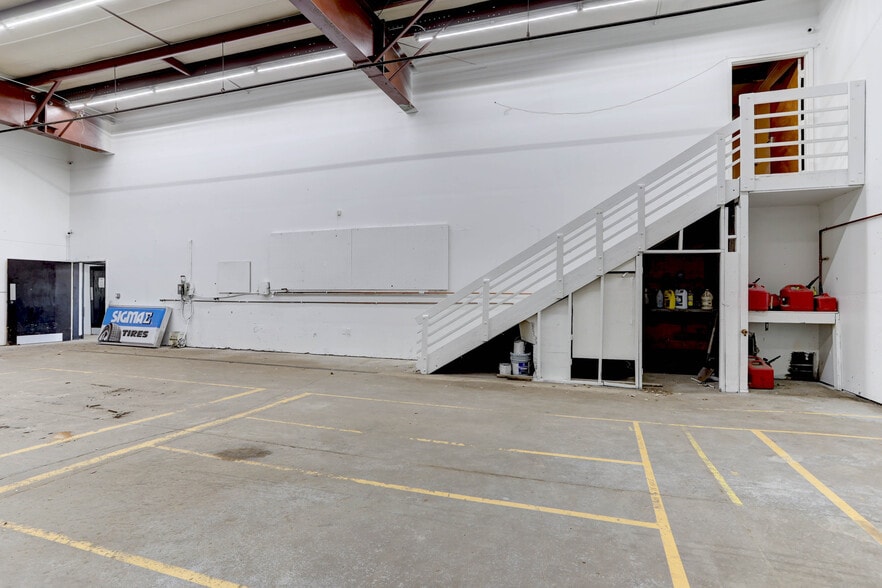 More Photos Of 1210 S El Paso St, Colorado Springs Warehouse For Lease