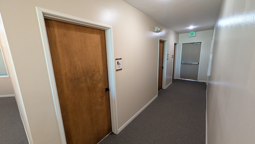 More Photos Of 20055 SW Pacific Hwy, Sherwood Office For Lease