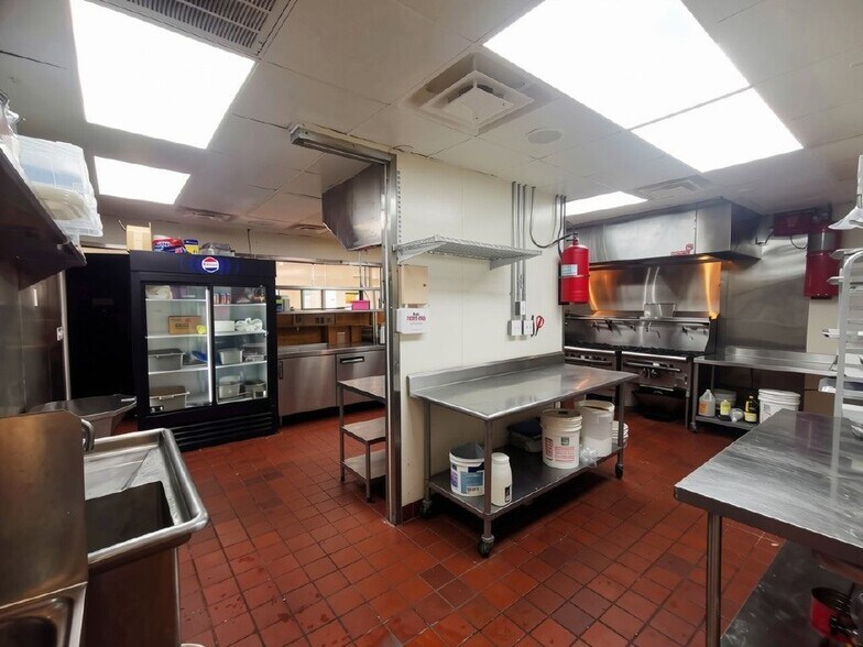More Photos Of 5854 Highway 6 N, Houston Freestanding For Lease