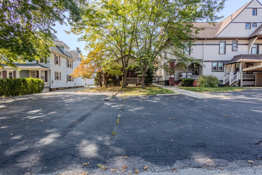 More Photos Of 310 Mulberry St, Scottdale Medical For Lease