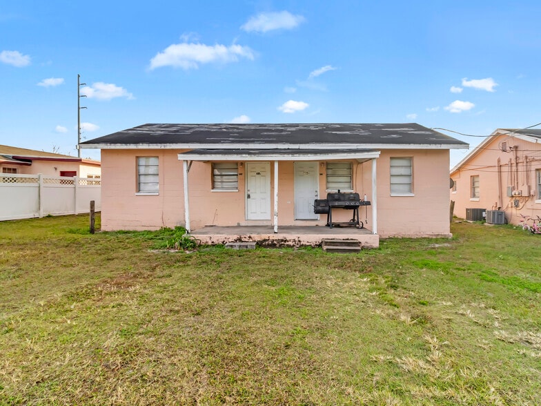 More Photos Of 301 SW 3rd Ter, Mulberry Apartments For Sale