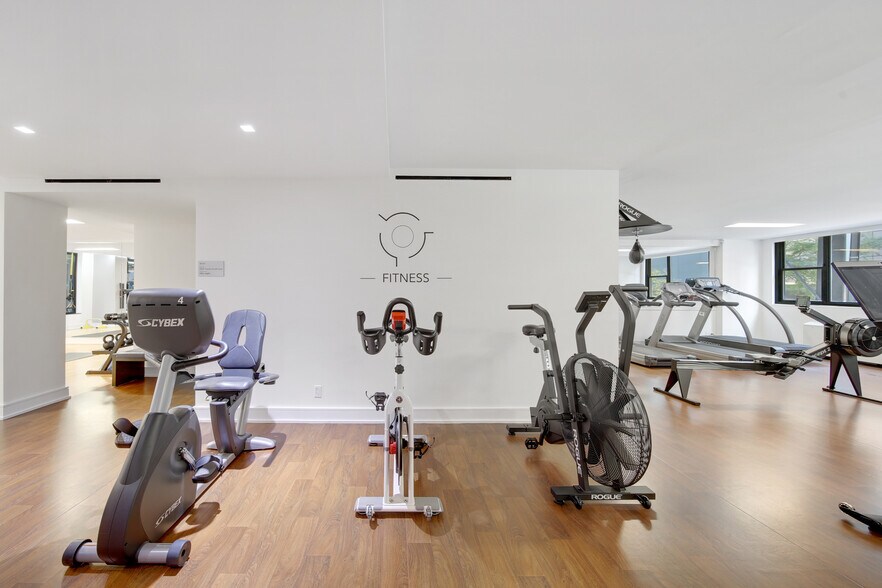 More Photos Of 330 W 58th St, New York Apartments For Lease