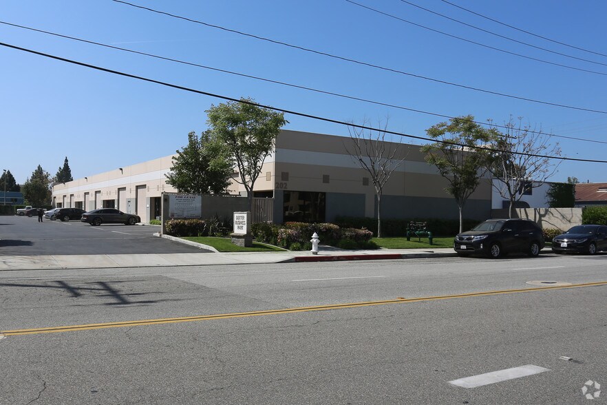 More Photos Of 202 E Alton Ave, Santa Ana Warehouse For Lease
