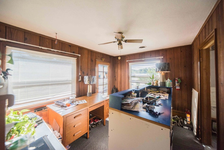 More Photos Of 225 Sturgis Rd, Marion Hotel For Sale