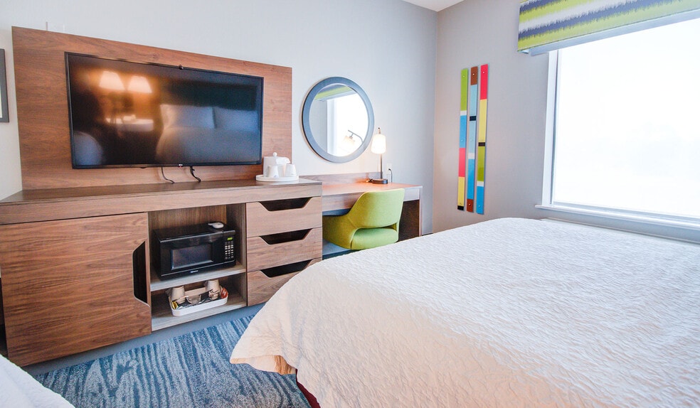 More Photos Of 4617 7th St, Bay City Hotel For Sale