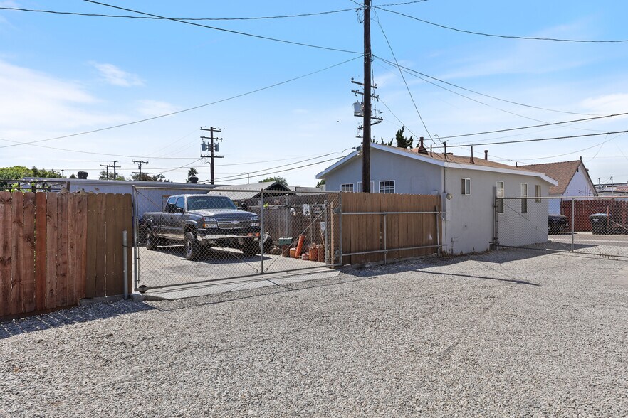 More Photos Of 15323 Paramount Blvd, Paramount General Retail For Sale