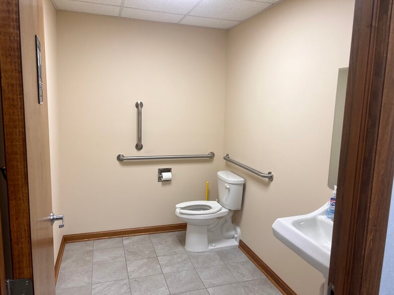 More Photos Of 309 N Main St, Salisbury Office Residential For Sale