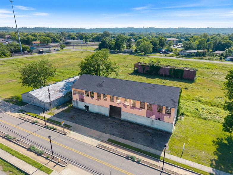 More Photos Of 535 N El Paso Ave, Russellville General Retail For Lease