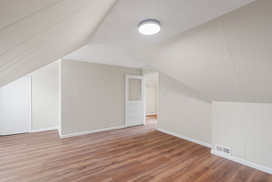 More Photos Of 720 Main st, Canton Bank For Lease