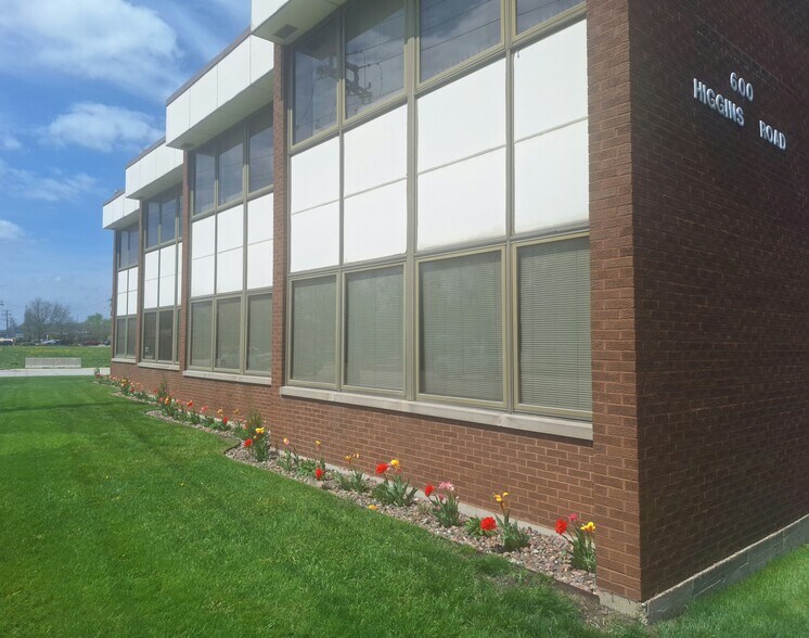 More Photos Of 600 E Higgins Rd, Elk Grove Village Office For Lease