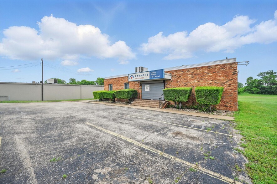 More Photos Of 4016 N Main St, Fort Worth Office For Sale