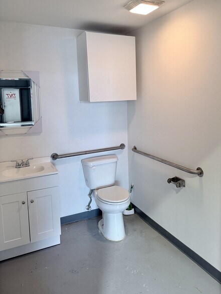 More Photos Of 10027 Harmon Rd, Fort Worth Unknown For Lease